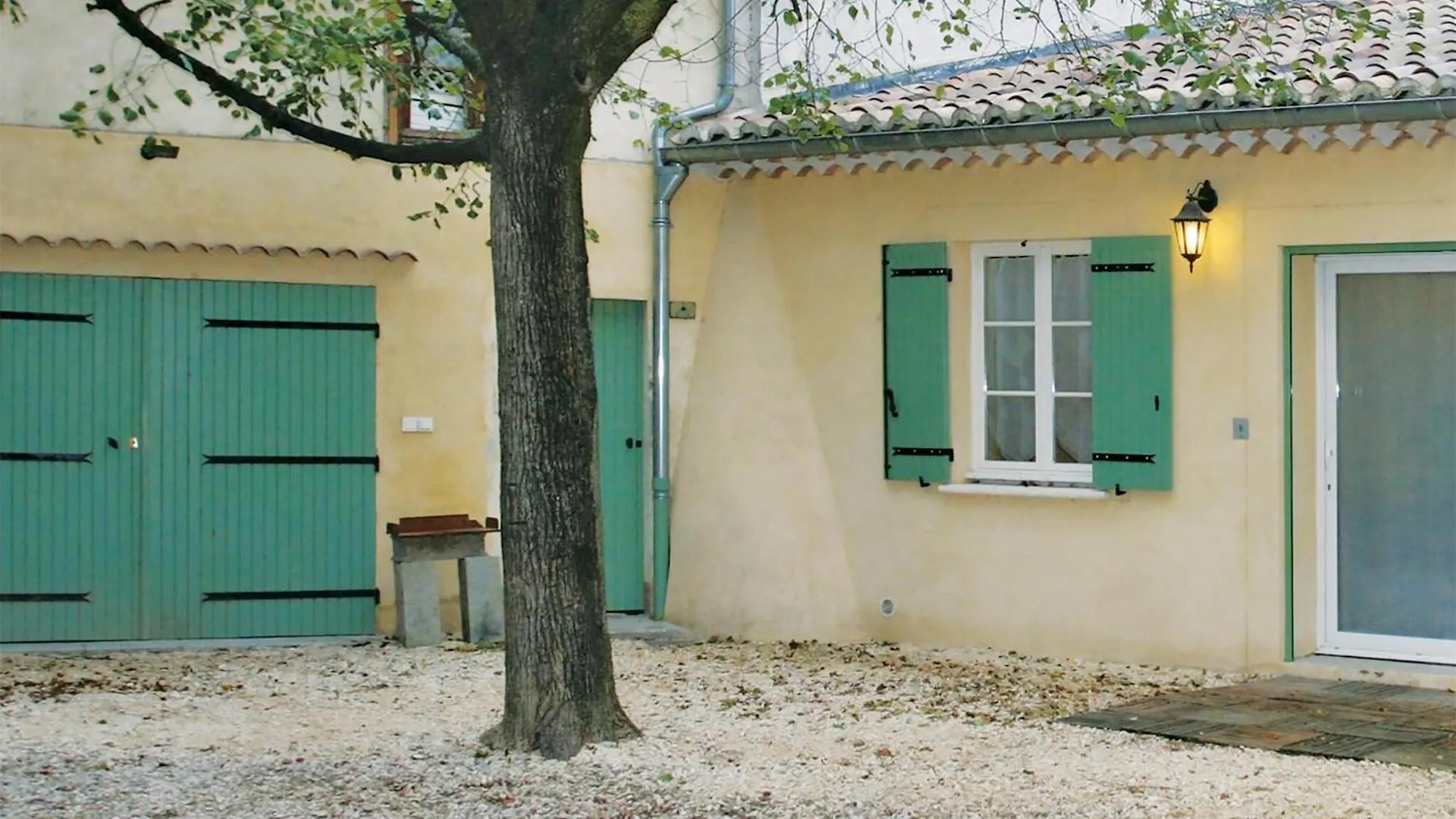 Casa de Férias Pet Friendly Home In Suze La Rousse With Kitchen